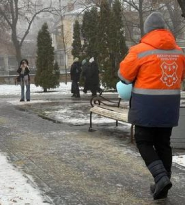 Крижаний дощ у Полтаві: комунальники працюють в посиленому режимі через ожеледицю