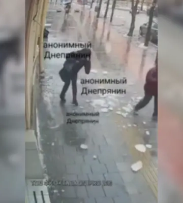 У Дніпрі величезна бурулька ледь не призвела до трагедії