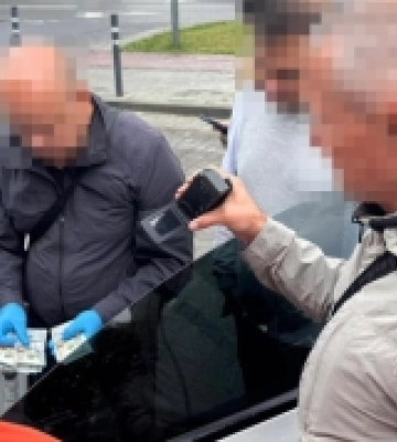 Судитимуть лікаря з Луцька, який вимагав 8000 доларів у пацієнта з законним правом на групу інвалідності