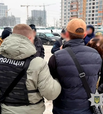 В Киеве разоблачили схему сбыта поддельных долларов: фальшивые купюры продавали за полцены