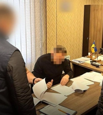 Посадовця Дніпровського КЕУ підозрюють у завданні збитків на 7,5 млн грн при закупівлі паливної деревини