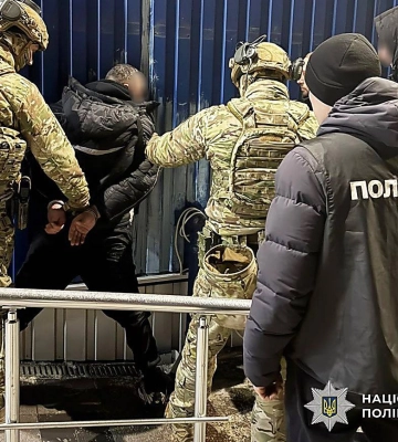 Вимагав 7000 доларів за сприяння в ухиленні від мобілізації: у Миколаєві затримали 45-річного чоловіка