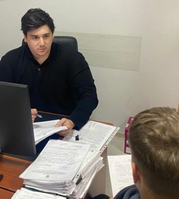 У Києві затримали двох юнаків: їх підозрюють у шахрайстві з дронами на понад 600 тис. гривень