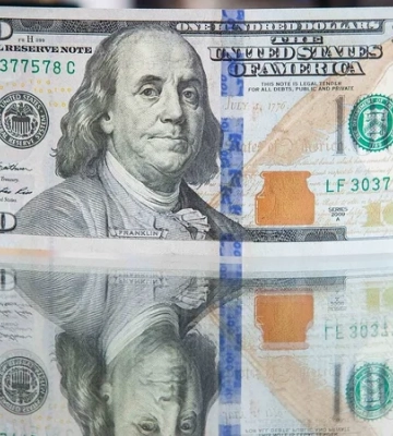 У Києві затримали продавців високоякісних підробок доларів