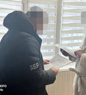Деньги под "инвестиции", бизнес и "еОселю": экс-полицейского подозревают в мошенничестве на 8,4 млн