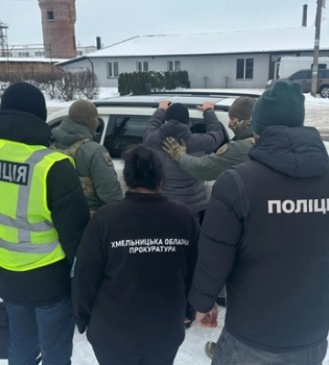 На Хмельниччині затримано вимагача, що тероризував родину військового