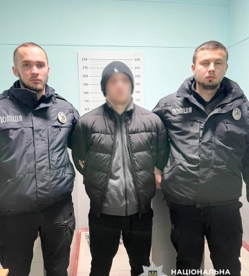 Поліцейські Рівненщині затримали зловмисника, який нещадно побив людину та ховався від правосуддя