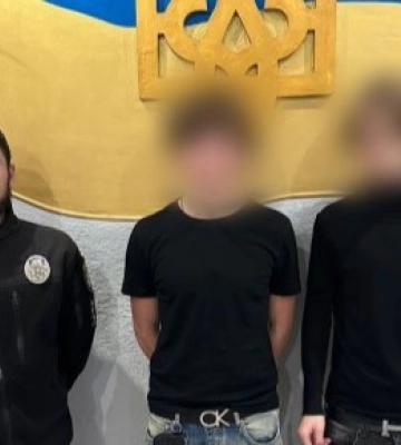 В Одессе полиция расследует видео с подростками, которые имитировали насилие над котом