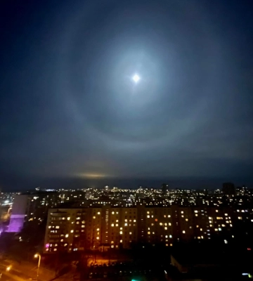 В небе над Киевской областью и столицей виднеется яркое свечение: что это такое 