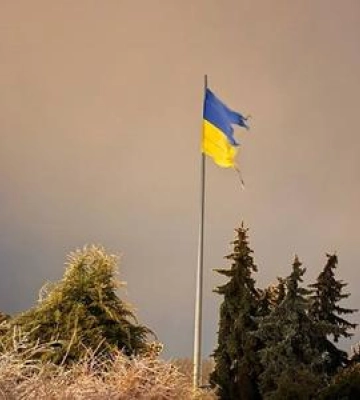 Внаслідок негоди у Полтаві порвало головний прапор