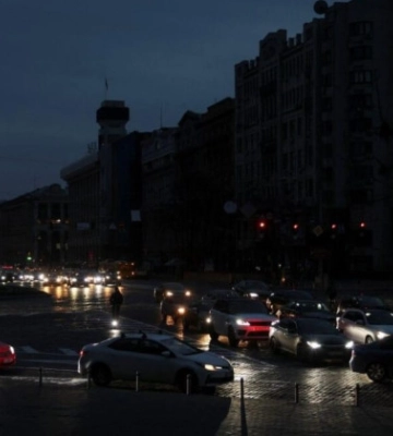 У Києві та області ввели екстрені відключення світла — метро не працює