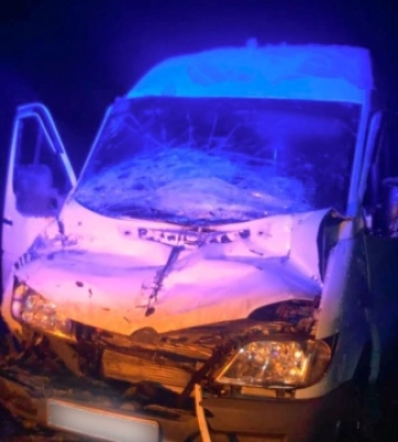 У Кременчуцькому районі зіткнулися маршрутний автобус і вантажівка