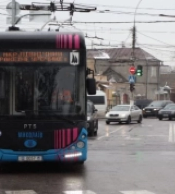 Крижаний дощ та ожеледиця у Миколаєві: електротранспорт може курсувати із затримками