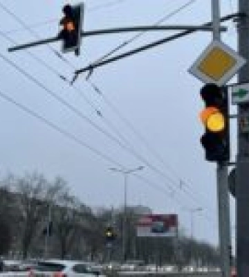 У Львові поблизу перехрестя на Сихові запрацює новий світлофор