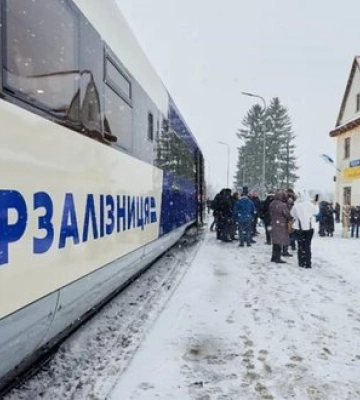Через активність ворожих БпЛА біля залізниці пасажирів пересаджують на автобуси, - "Укрзалізниця"