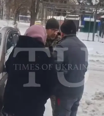На Житомирщині військовий ТЦК здійснив постріл з пістолета під час конфлікту з чоловіком — що відомо