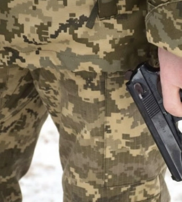 На Житомирщині під час конфлікту з працівником ТЦК цивільний дістав кіл — військовий здійснив постріл