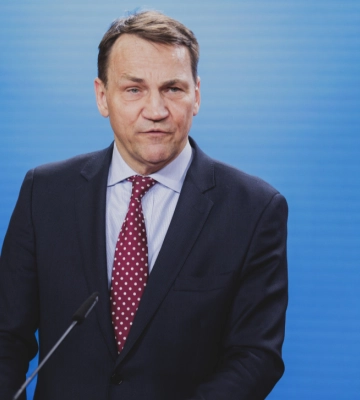 Сікорський назвав рішення забрати орден у Зеленського "неадекватним"