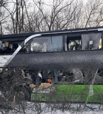 Грузовик "Новой почты" и автобус столкнулись на трассе в Кировоградской области: водители погибли