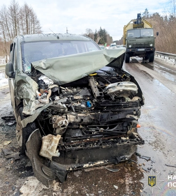 На Рівненщині внаслідок зіткення двох автівок на трасі постраждала 33-річна жінка