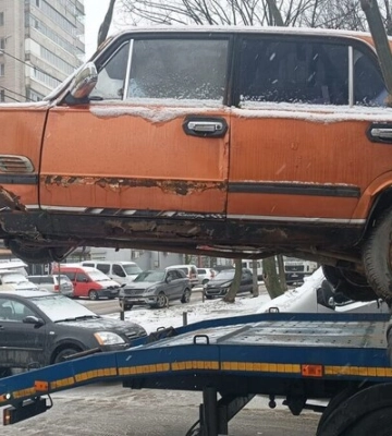 За тиждень з вулиць Львова забрали 5 покинутих машин
