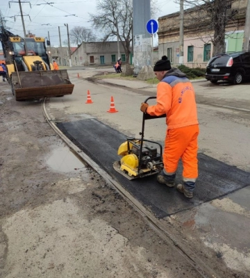 В Одесі ремонтують тротуари та проводять ямковий ремонт доріг