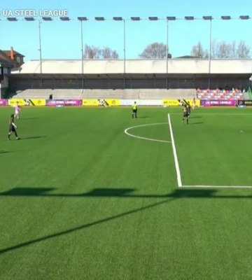 В Украине арбитр удалил футболиста с поля за русский язык — видео