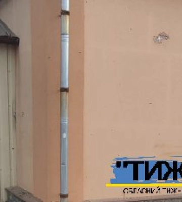 росія атакувала Тростянець: ворожий дрон влучив посеред дороги