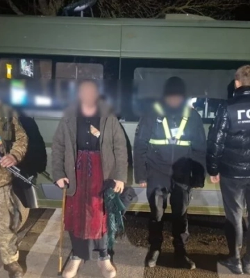 На Одещині водійка намагалась вивезти чоловіка до Молдови під виглядом 71-річної бабусі