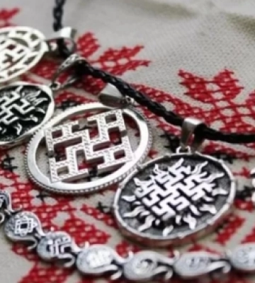 Давні українські прізвища, які захищають від нечистої сили і злих духів