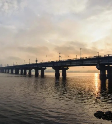 Нові правила пересування мостом Патона у Києві: про що попереджають містян