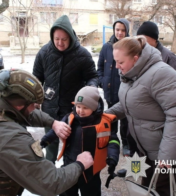 Поліція евакуювала з Миколаївки п'ятьох дітей