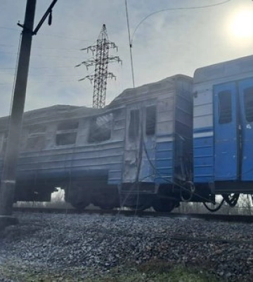 Рашисти вдарили дроном по електричці на Дніпропетровщині: загинув чоловік. ФОТО