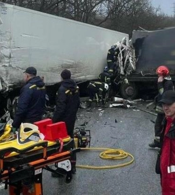 У подвійній ДТП біля Львова загинув 59-річний водій вантажівки