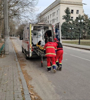 Росіяни атакували центр Херсона, є поранена