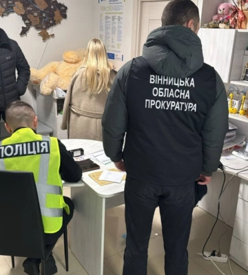 Килим із доларів: лікарки “заробили” шокуючу суму на фіктивній інвалідності (ФОТО)