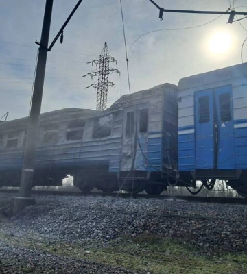 Рашисты ударили дроном по пригородному поезду на Днепропетровщине — погиб человек
