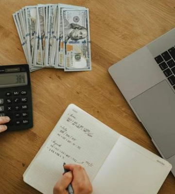 У січні середня зарплата в Україні скоротилася на 9,5% - Держстат