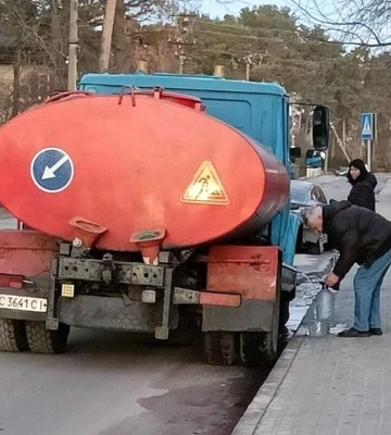 Через аварію на водогоні 115 вулиць Львова отримують воду з пониженим тиском: адреси