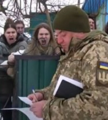 Мобілізація на Закарпатті: чи мають право працівники ТЦК заходити у двори та приватні будинки?