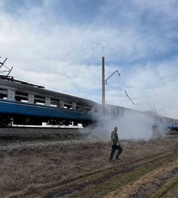Росія вдарила по пасажирському потягу під час його руху: є загиблий і поранені