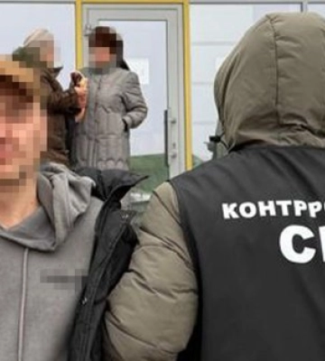 СБУ викрила агента ФСБ, який "вербував" українців, щоб зареєструвати на них російські Старлінки. ФОТО
