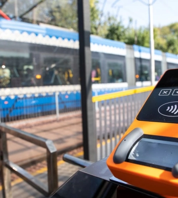 На лівому березі Києва відновлюють роботу електротранспорту