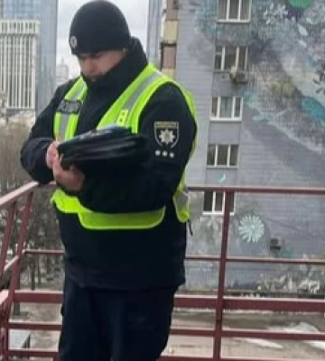 У центрі Києва чоловік вистрибнув з балкона 23 поверху – поліція
