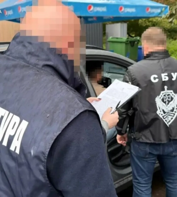 Митник зі Львівщини брав 4% від вартості ювелірних виробів за «безперешкодне» ввезення: справу передали до суду