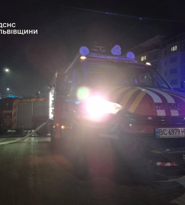У Львові сталася пожежа в адміністративній будівлі на вулиці Шевченка, - ФОТО