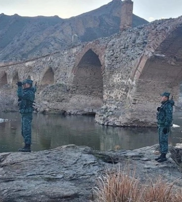 Азербайджан стягивает войска к иранской границе - СМИ