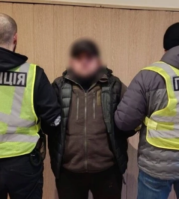 У Києві затримано іноземця, який танцював на меморіалі: йому загрожує депортація