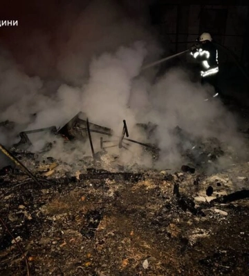 В Одесской области в результате российской атаки загорелась база отдыха