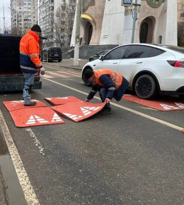 На Фонтанській дорозі в Одесі з’явилися нові обмежувачі швидкості, - ФОТО